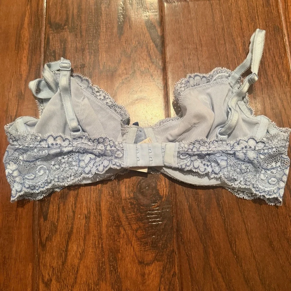 Victoria's Secret Powder Blue Lace Underwire Bra - Picture 3 of 6